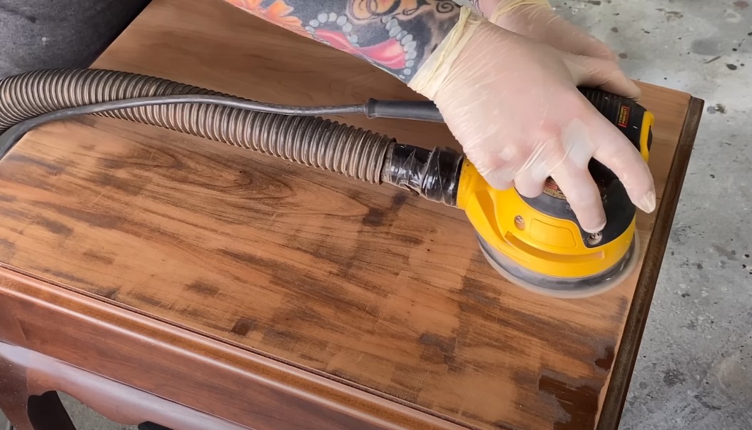 Sanding wooden surface